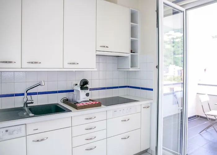 Schoene Mit Panoramablick 洛迦诺